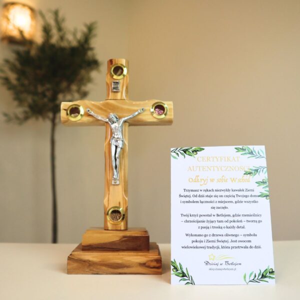Krzyż z drzewa oliwnego, łaciński, 19,5 cm, stołowy