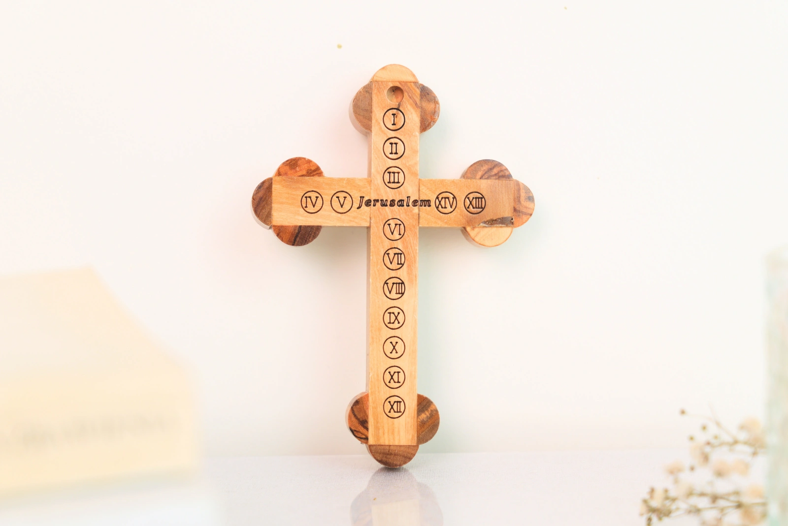 Krzyż z drzewa oliwnego, 13,5 cm, ścienny - obrazek 2